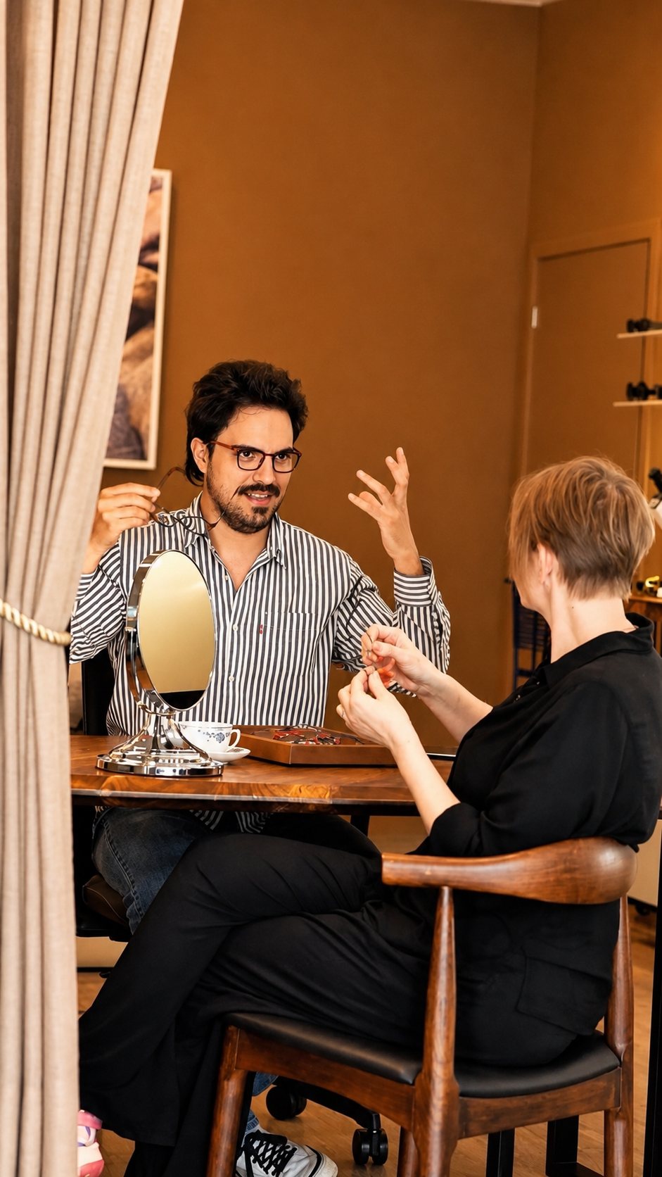 Atendimento Personal Óculos no ateliê da Ótica Total